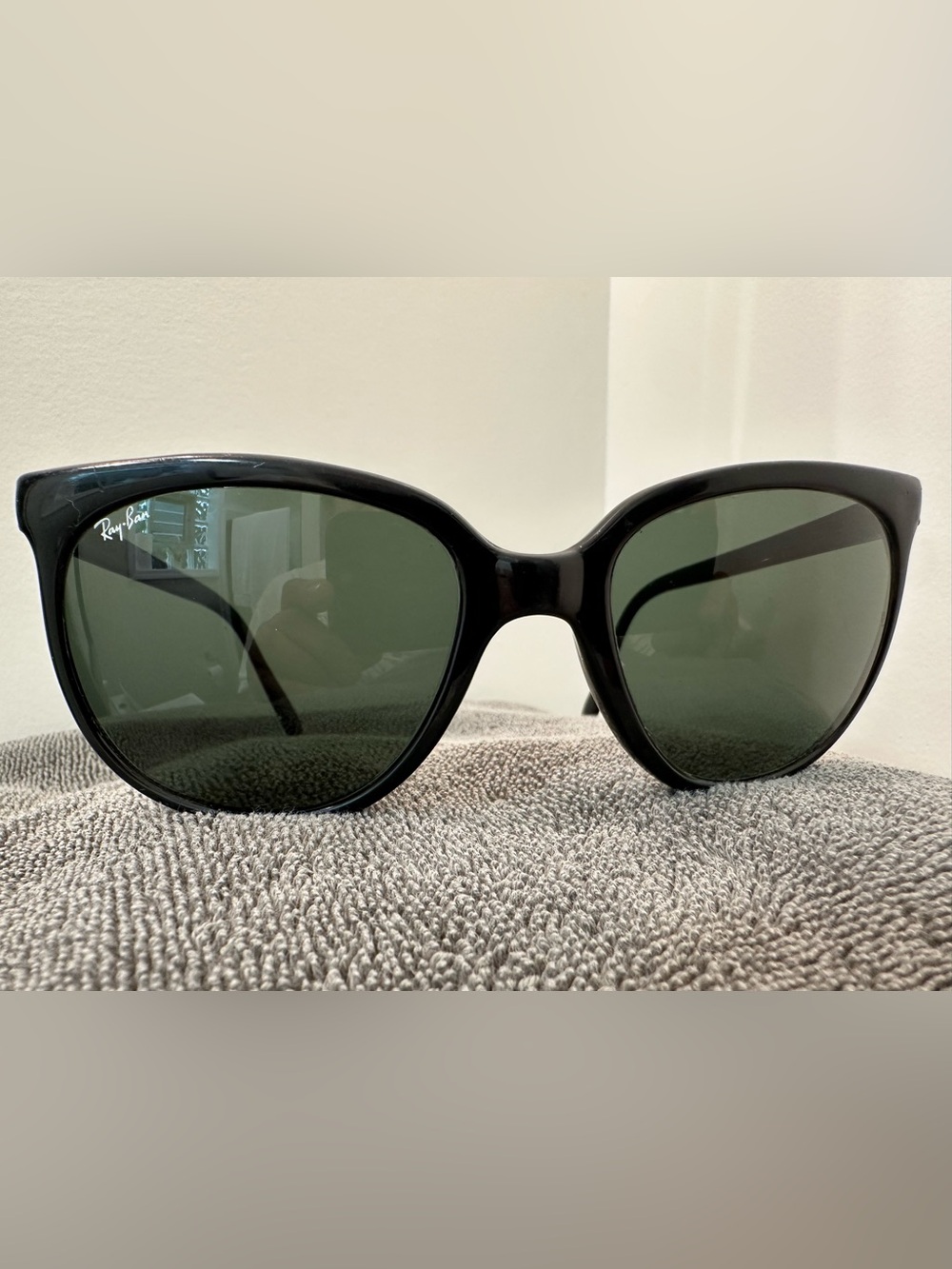 Ray-Ban Black Frame Sunglasses with Dark Green Lenses Vintage